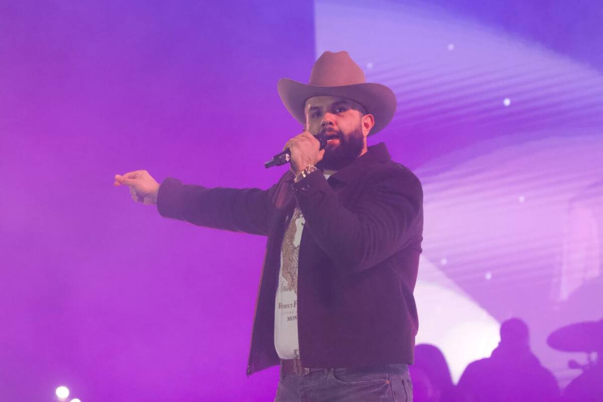 Carin León cumple cita con Tijuana