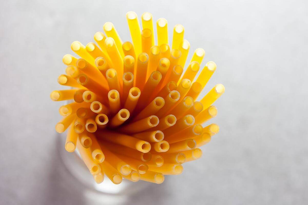 Bares de Italia usan popotes de pasta para cuidar el medio ambiente