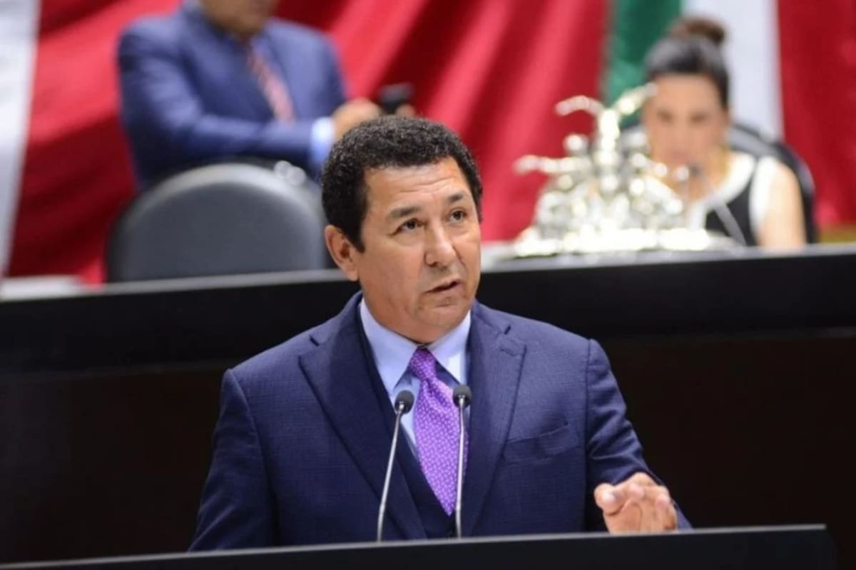 Autoridades migratorias de EEUU mantienen bajo interrogatorio a legislador mexicano