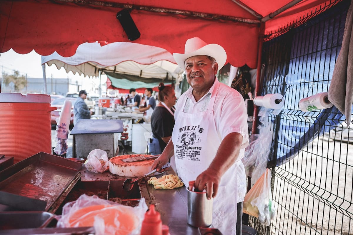 Trabajo y calor: la lucha diaria de los taqueros en Mexicali