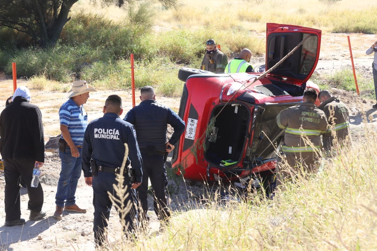 Una persona resultó lesionada cuando volcó su vehículo sobre el bulevar Enrique Mazón