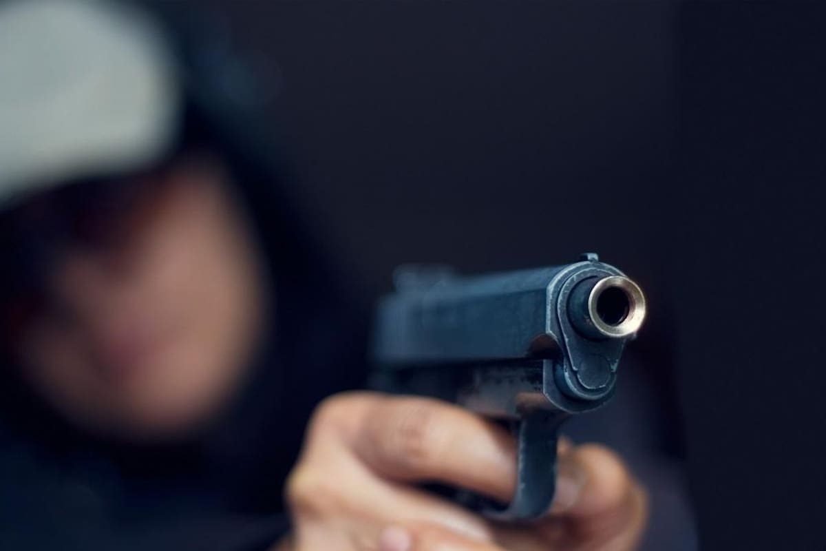 VIDEO: Héroe anónimo salva a pareja de asalto y termina asesinando a uno de los delincuentes (Imagenes fuertes)