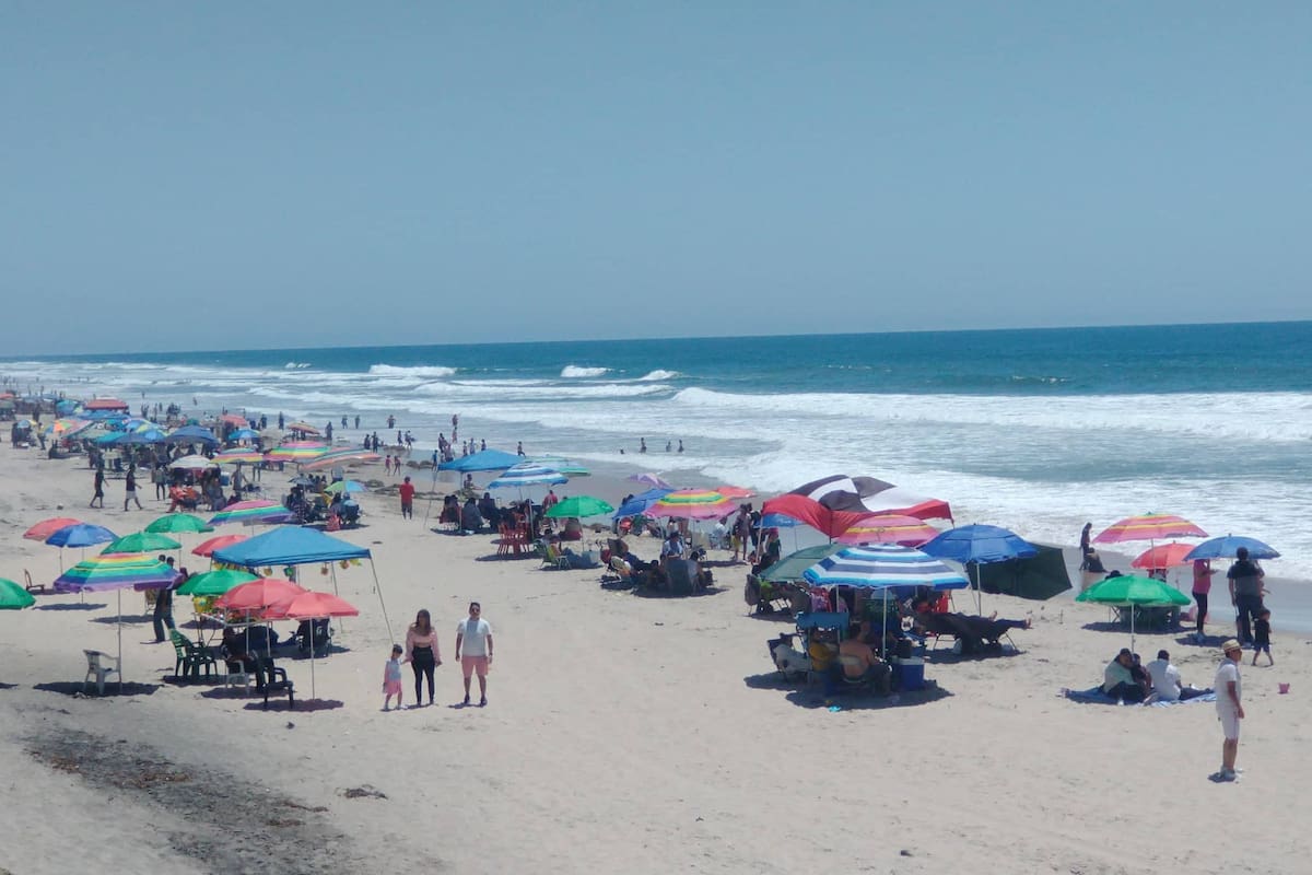 Sancionan a ambulantes por venta de alcohol en malecón de Playas de Tijuana