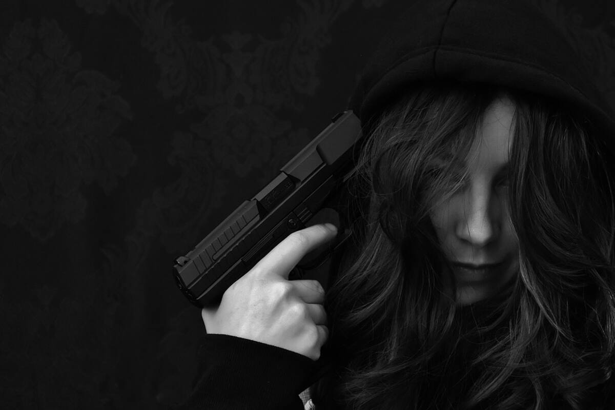 Enamorados suben foto apuntándose con pistola y se matan