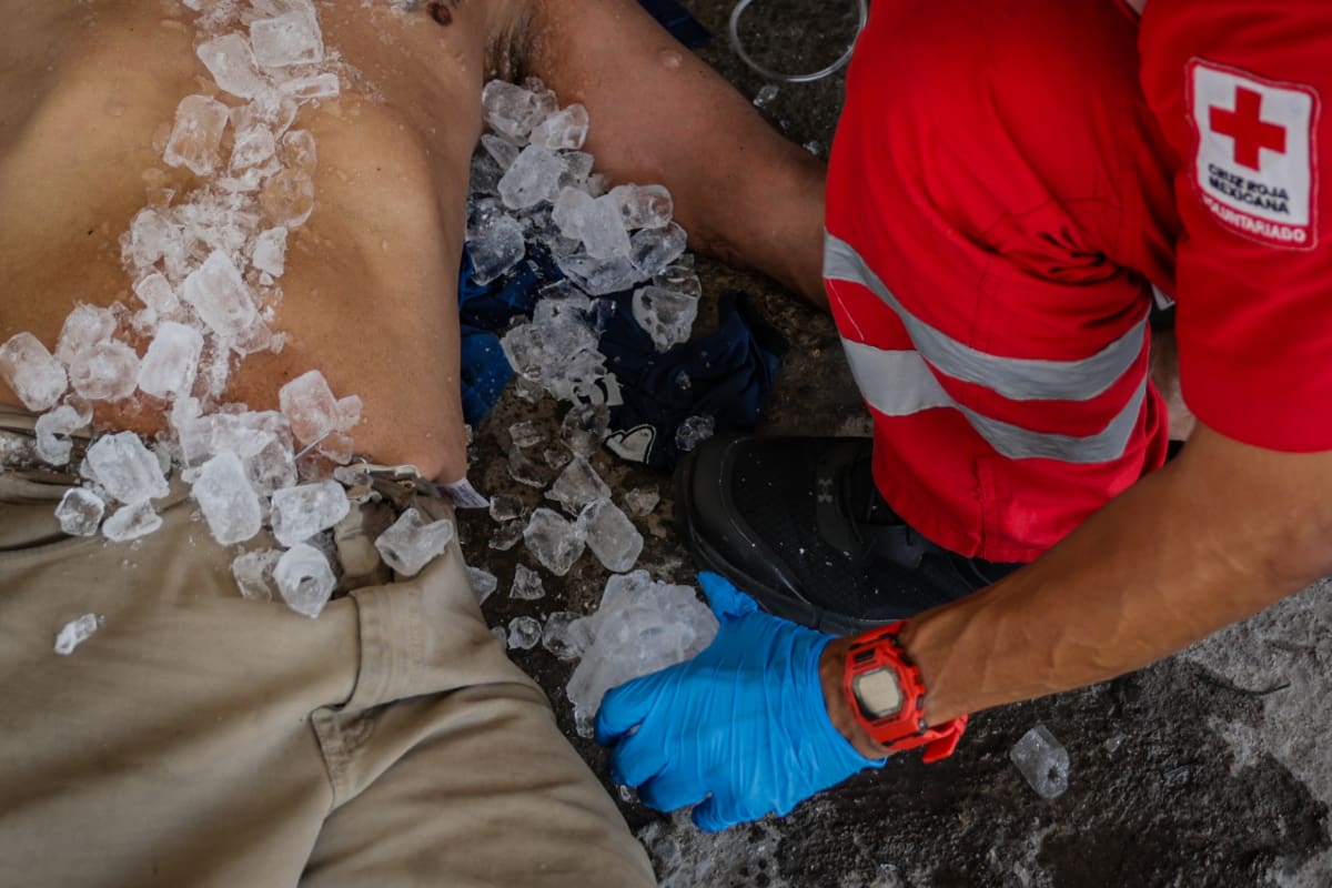 Salvar vidas bajo el calor de 50 grados: así trabajan los paramédicos en la ciudad más caliente de México