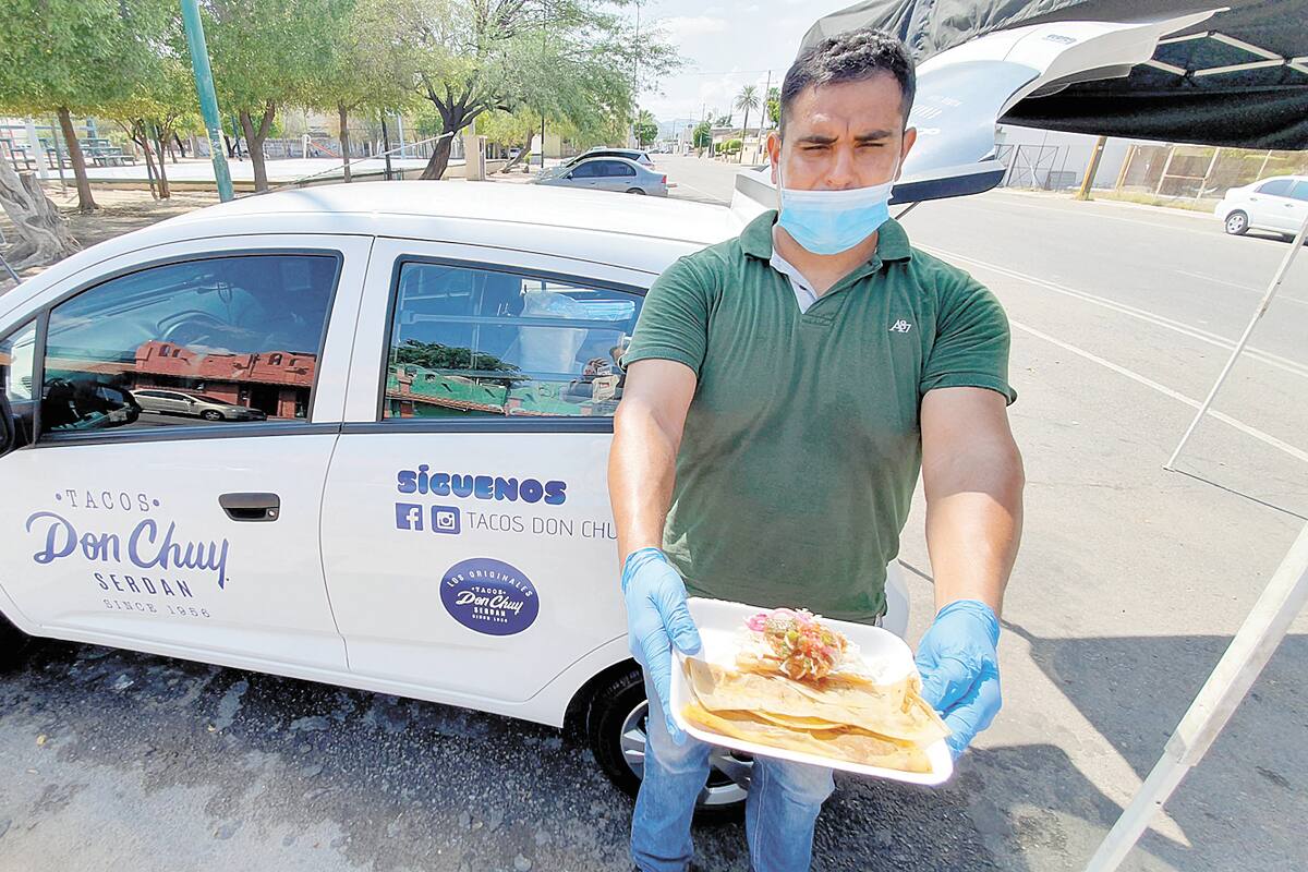 Taqueros agradecen a personal de salud ¡y les regalan desayuno!