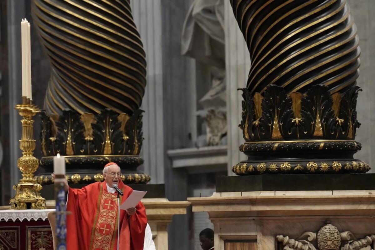 El cardenal Giovanni Battista Re celebra una misa final con los cardenales en la Basílica de San Pedro, antes del cónclave para elegir al nuevo papa, en el Vaticano, el miércoles 7 de mayo de 2025. | Crédito: AP/Gregorio Borgia