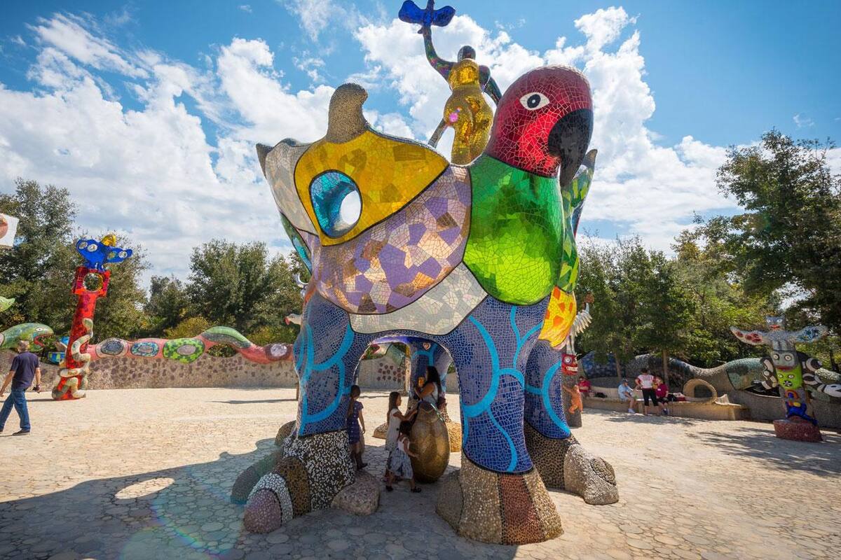 El arte en color de Niki de Saint Phalle está en San Diego