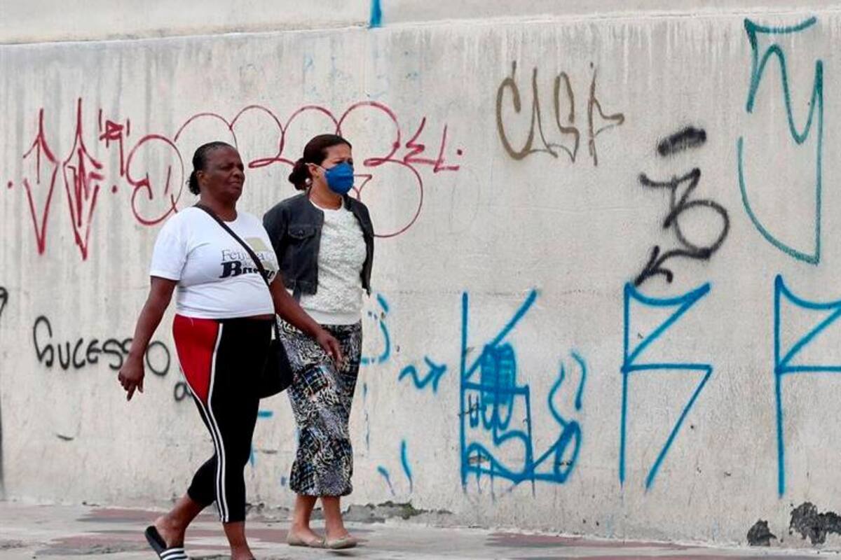 Covid-19 avanza junto a la crisis política en Brasil, hay más de 4 mil muertos