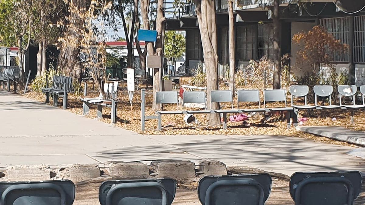 Padres de familia expresaron su tristeza por la situación que guardan algunos planteles.