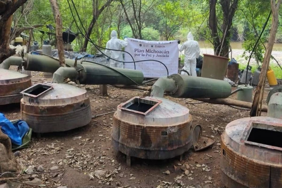 Desmantelan narcolaboratorio en Michoacán y aseguran más de 600 kilos de metanfetamina en un golpe de más de 3 mil 224 millones de pesos al crimen organizado