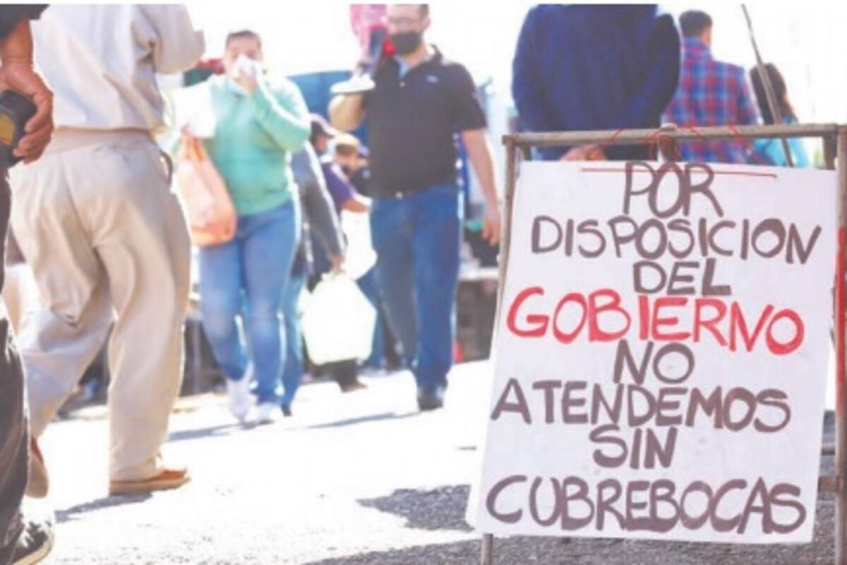 Sancionan a ambulantes por vender a quienes no usan cubrebocas