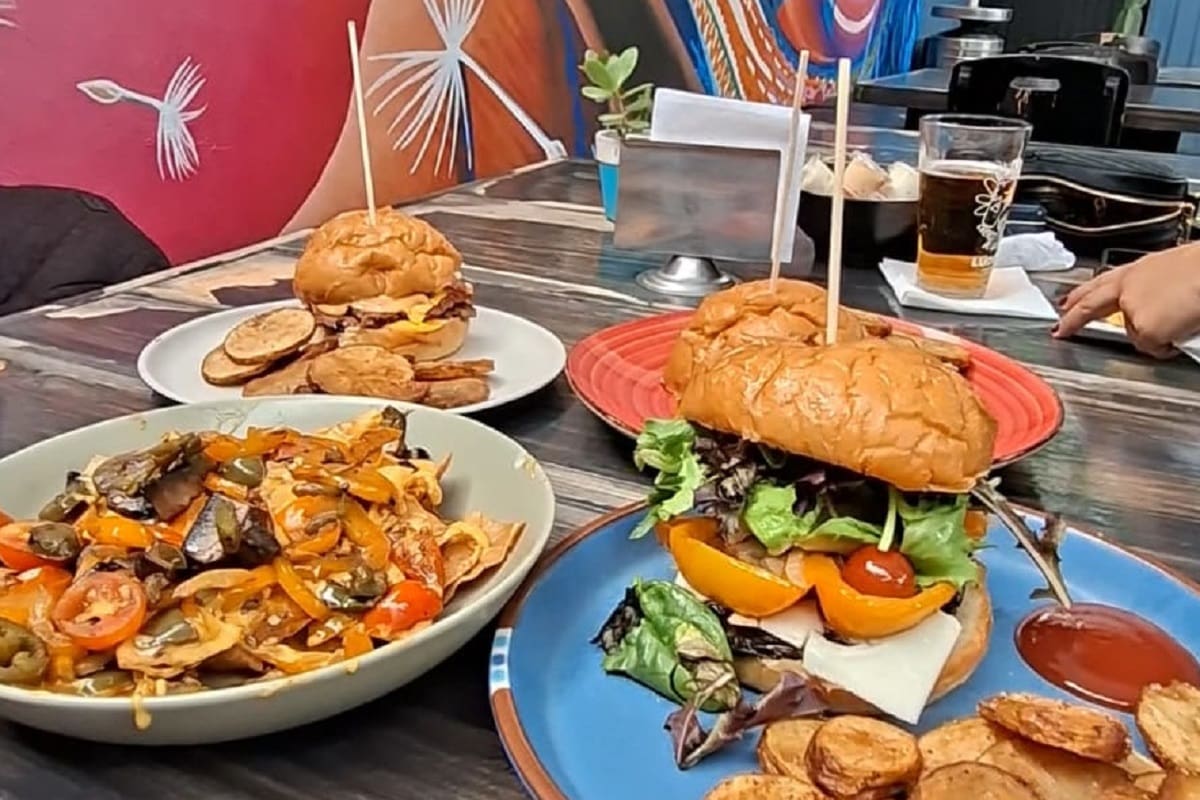 Cierra Slow Burger