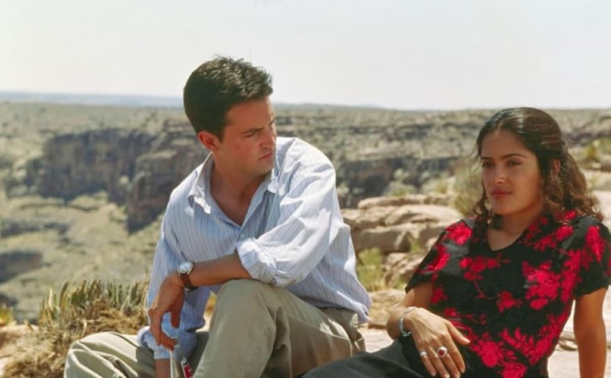 Matthew Perry y Salma Hayek en 'Fools Rush In'