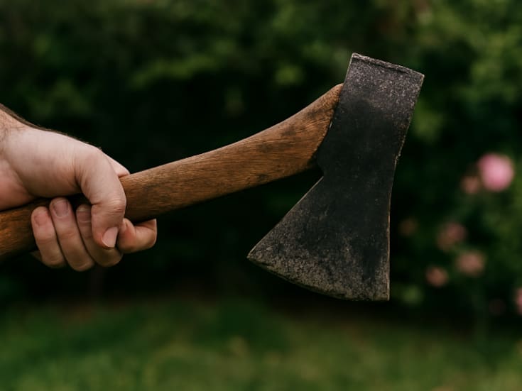 “Estoy  viva porque me defendí” Madre sobrevive a ataque con hacha en secundaria de Delicias; agresora de 13 años queda libre tras audiencia