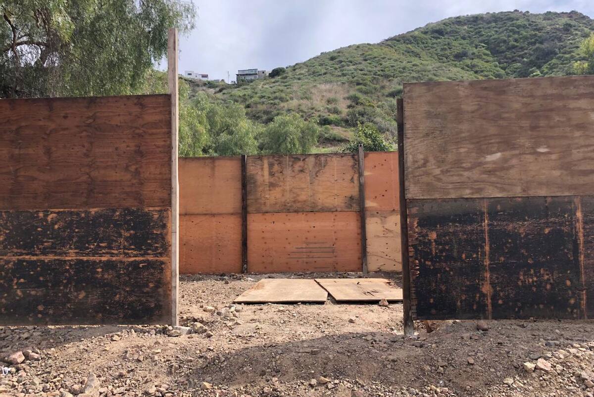 Aunque ya se levantaron algunas paredes, todavía falta mucho para construir un aula,