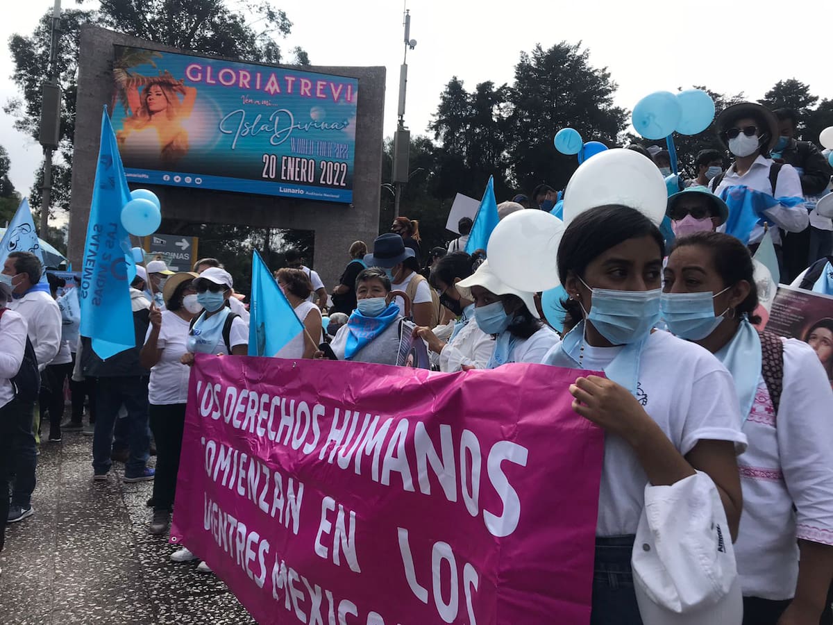 EUM20211003SOC0.JPG CIUDAD DE MÉXICO, City/CDMX-Marcha.- Marcha pro vida que sale del Auditorio Nacional rumbo al Ángel de la Independencia este domingo 3 de octubre del 2021. Foto: Agencia EL UNIVERSAL/Diego Simón Sánchez/LCG.