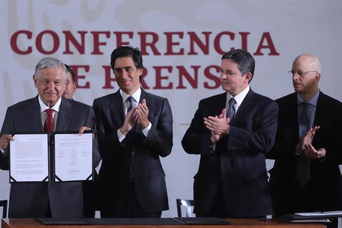 AMLO logra refinanciación para Pemex por 8 mmdd