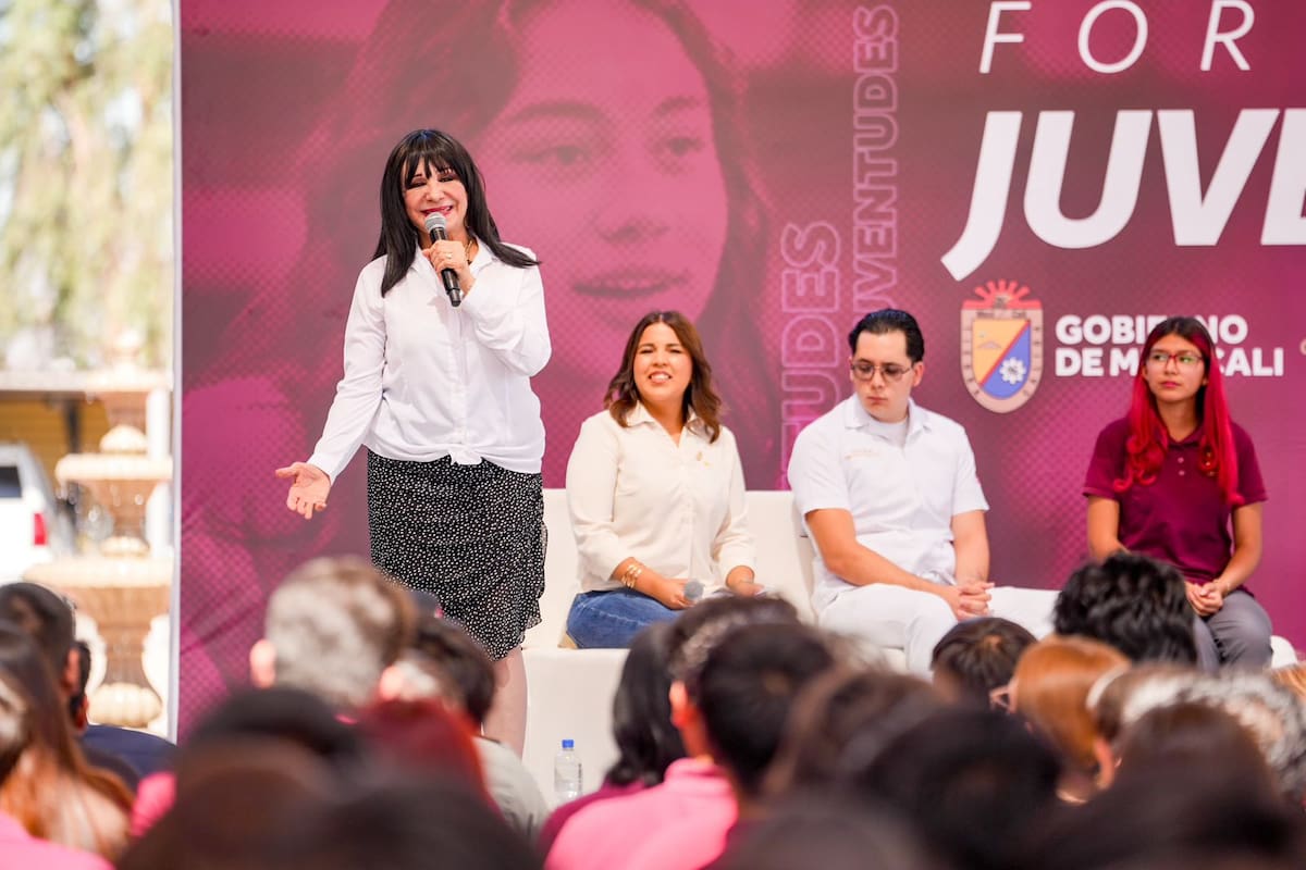 El Instituto Municipal de la Juventud (IMJUM) realizó el foro "Uniendo Esfuerzos" en el CETis 18, encabezado por la alcaldesa Norma Bustamante.│Foto: Cortesía