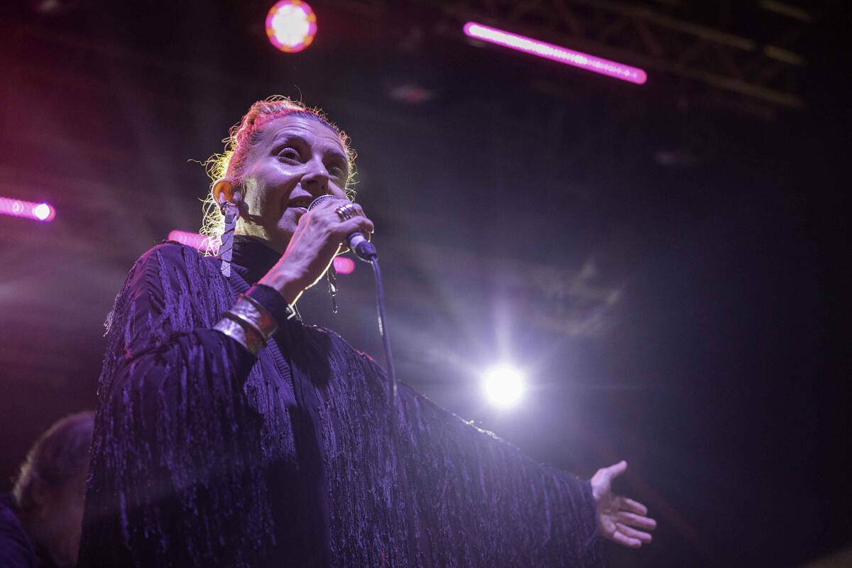 La cantante mexicana Magos Herrera, junto a su trío, compartió escenario con el aclamado cuarteto santiaguino Hausmann para interpretar su más reciente álbum titulado Aire.