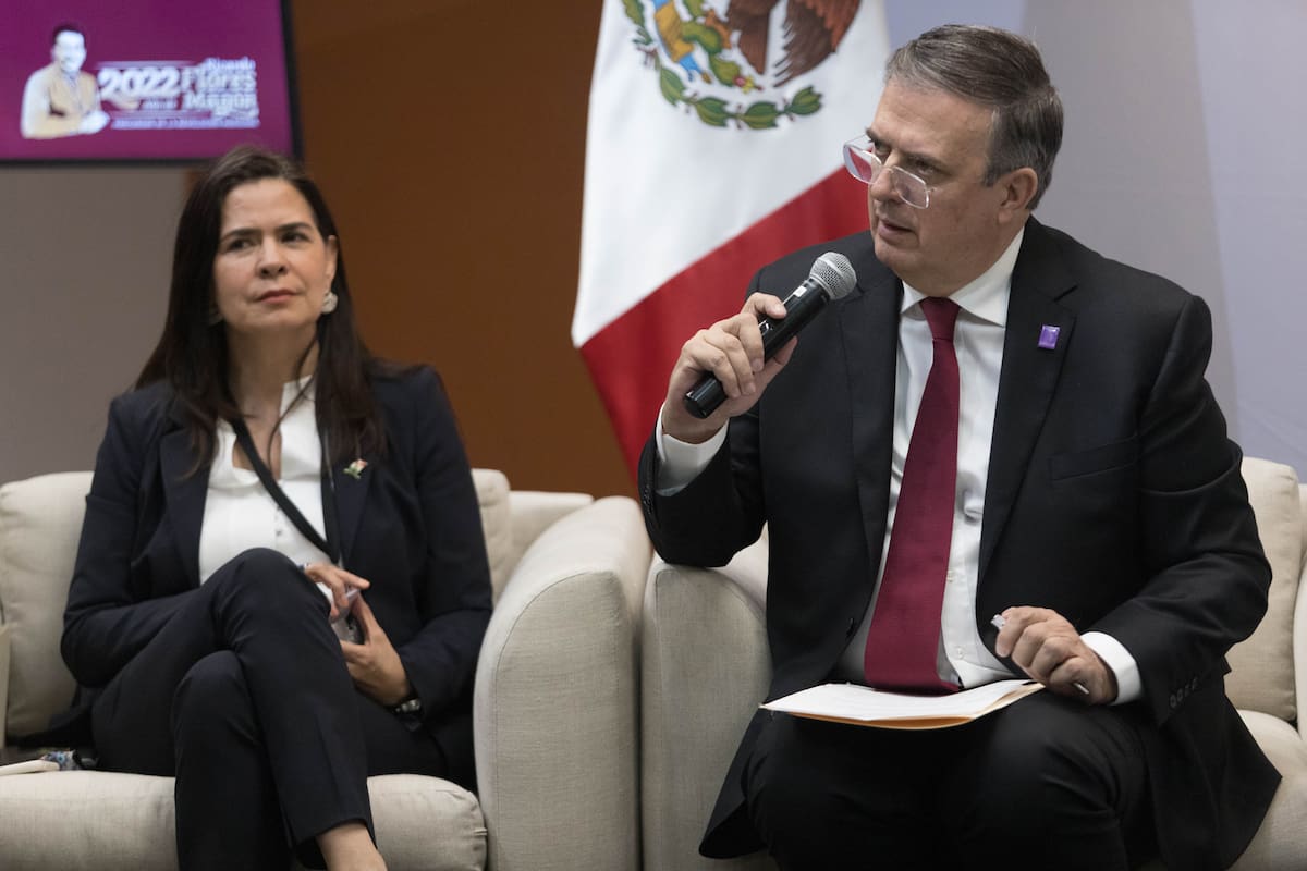 Presenta Marcelo Ebrad nuevo documento que permite especificar que el sexo es ‘indefinido’ o ‘X’