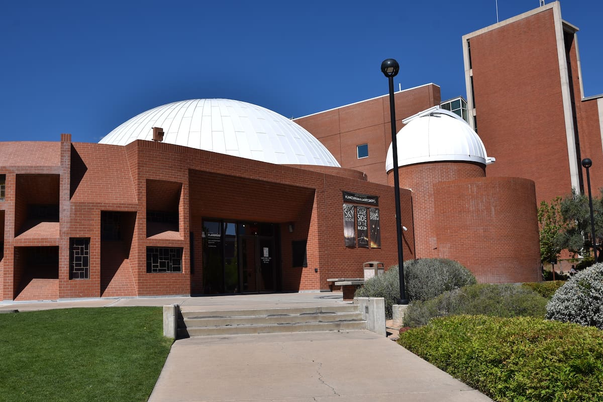 Descubre el universo en el Centro de Ciencias Flandrau
