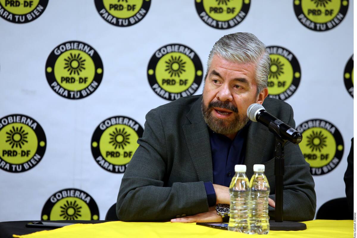 Raúl Flores, ex presidente del PRD renuncia al partido