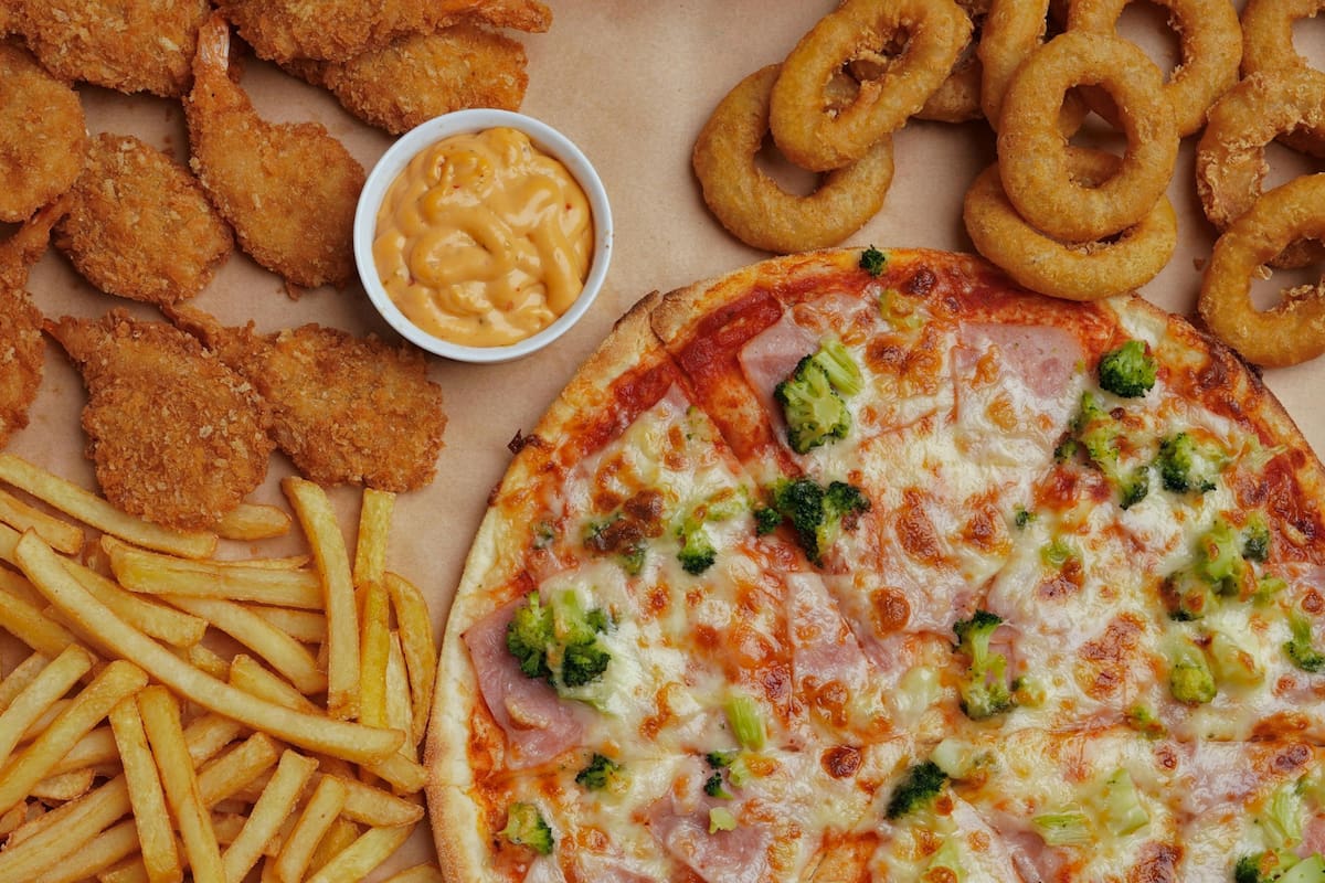 Comer comida rápida todos los días: qué efectos tiene en la salud, según la evidencia científica