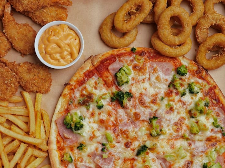 Comer comida rápida todos los días: qué efectos tiene en la salud, según la evidencia científica