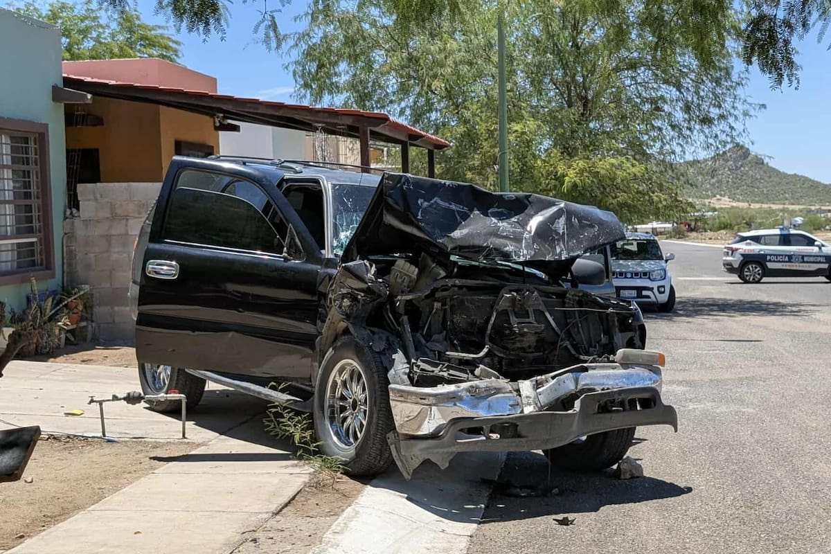 Choque frontal deja una persona lesionada en Haciendas del Sur