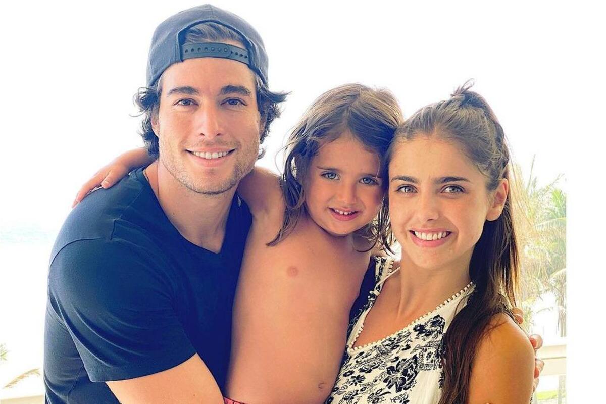 Michelle Renaud comparte romántico beso con Danilo Carrera