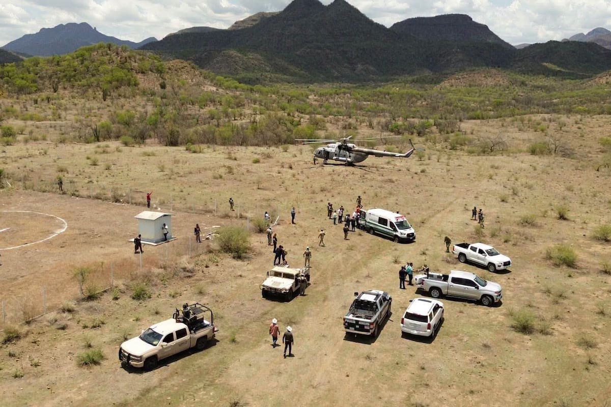 Así fue el rescate en helicóptero de 8 brigadistas atrapados por lluvias en la sierra de Álamos, Sonora