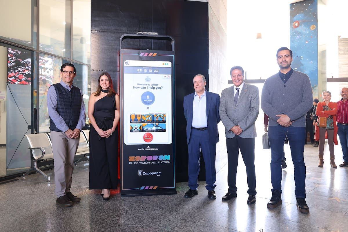 Juan José Frangie, alcalde de Zapopan, presentó el primer tótem inteligente en Jalisco. @JuanJoseFrangie