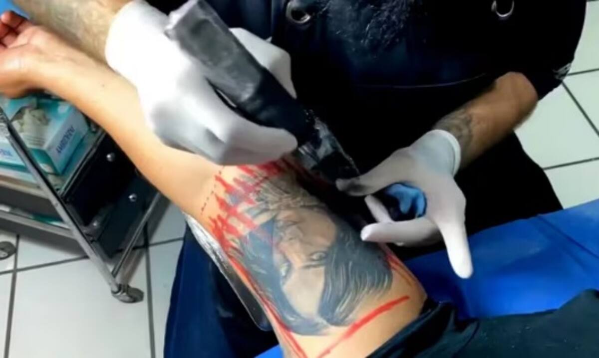El cantante expresó su arrepentimiento por haber eliminado el tatuaje. FOTO: Instagram