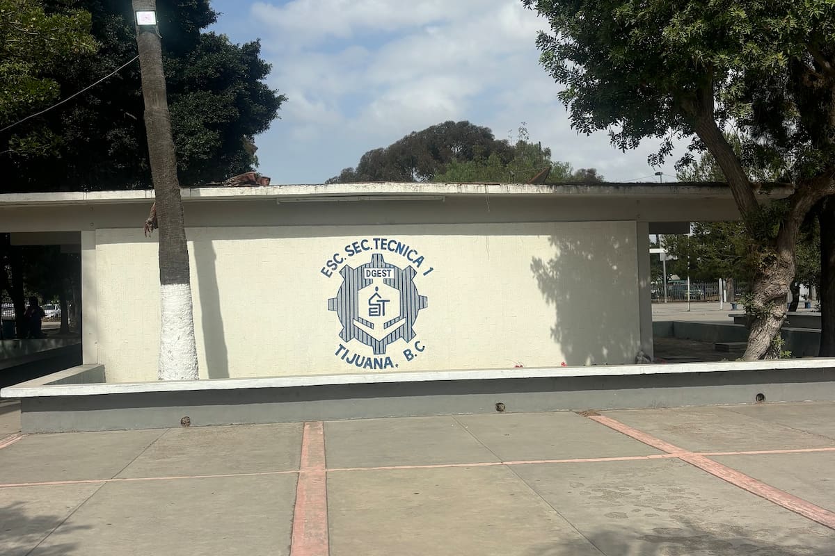 Secundaria de Tijuana prohíbe uso de celulares para frenar acoso escolar