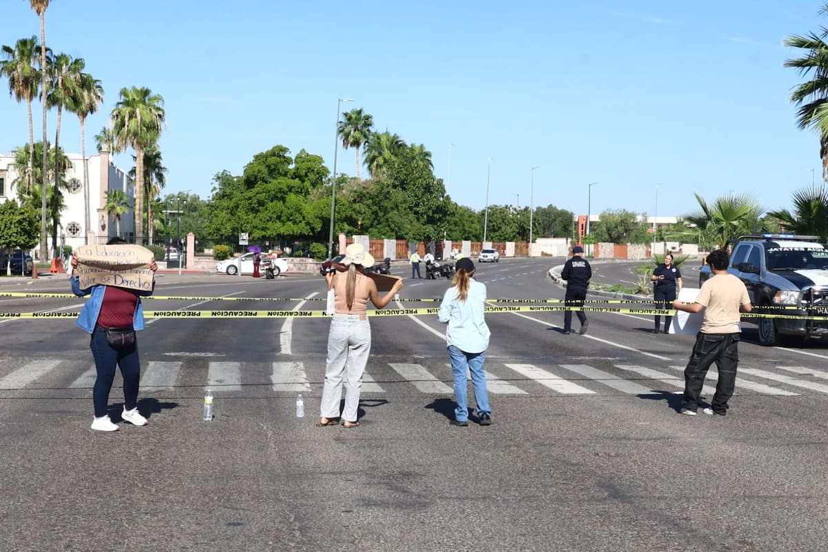 Bloqueo de Covafam en Hermosillo provoca caos vial en el Centro; Gobierno busca acuerdo sin avances
