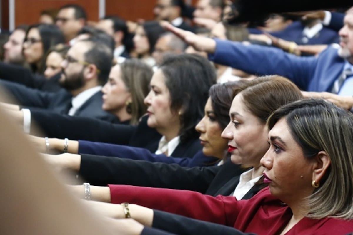 Toman protesta nuevos integrantes del Poder Judicial de BC