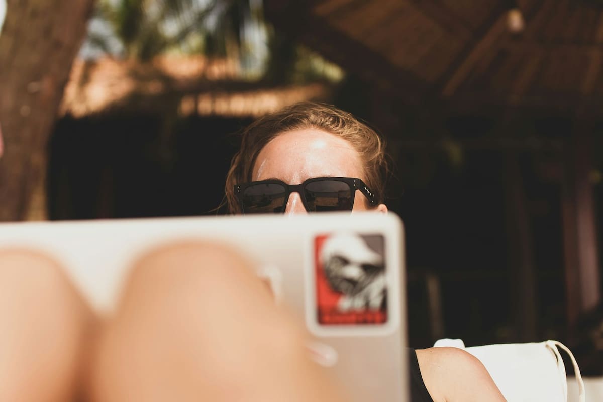 México es el país que menos descansa en Latinoamérica: el 62% de los empleados no tomó vacaciones en 2025 y solo el 5% logra desconectarse totalmente