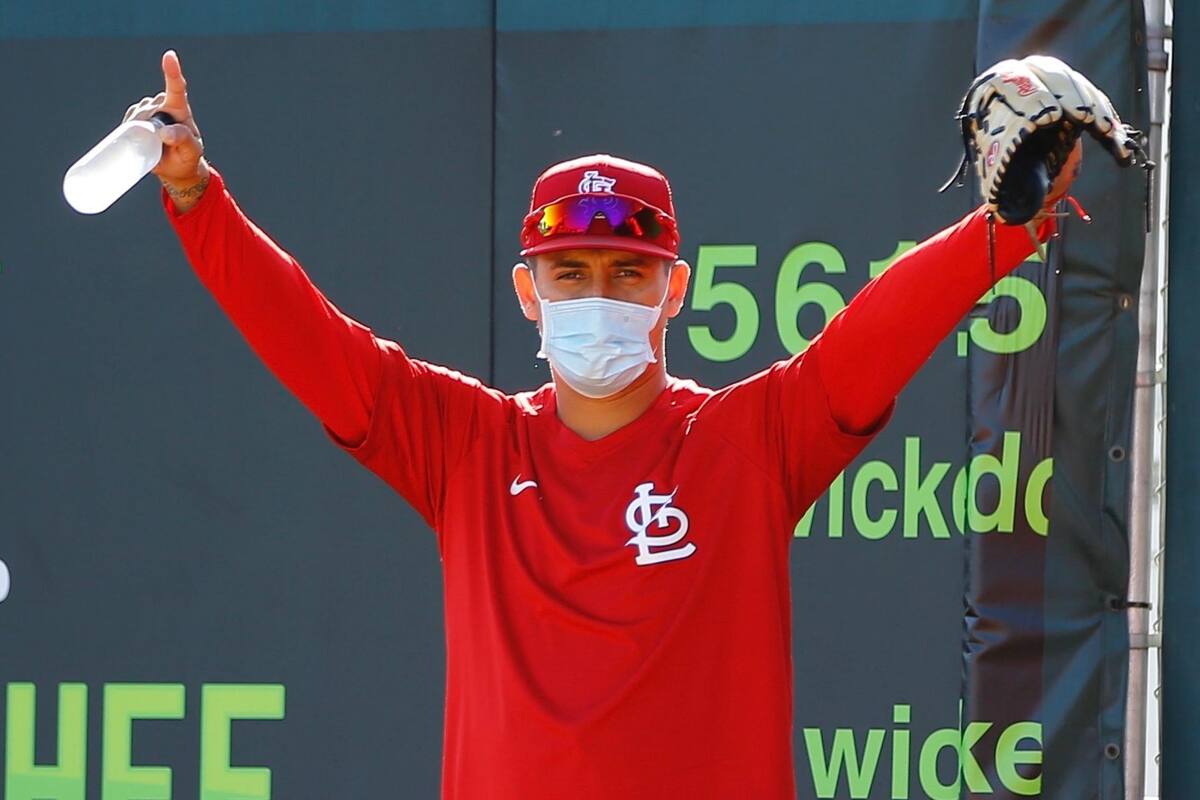 Giovanny Gallegos en la terna para ser el cerrador de los Cardenales
