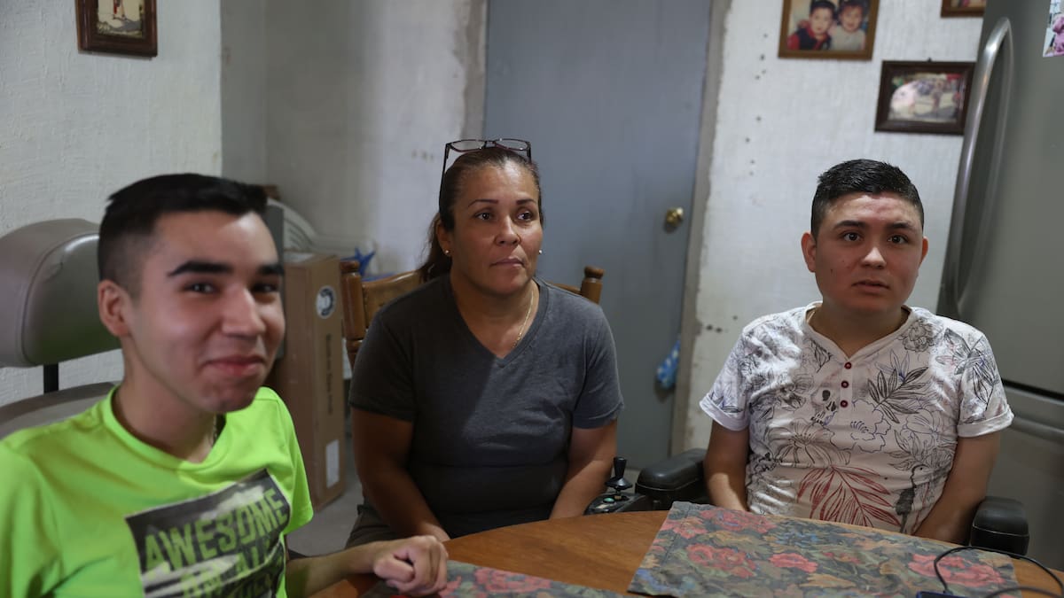 Rosa Carmina Uruchurtu solicita ayuda para conseguir un tanque de oxígeno para su hijo, quien padece distrofia muscular y ha sido diagnósticado con neumonía