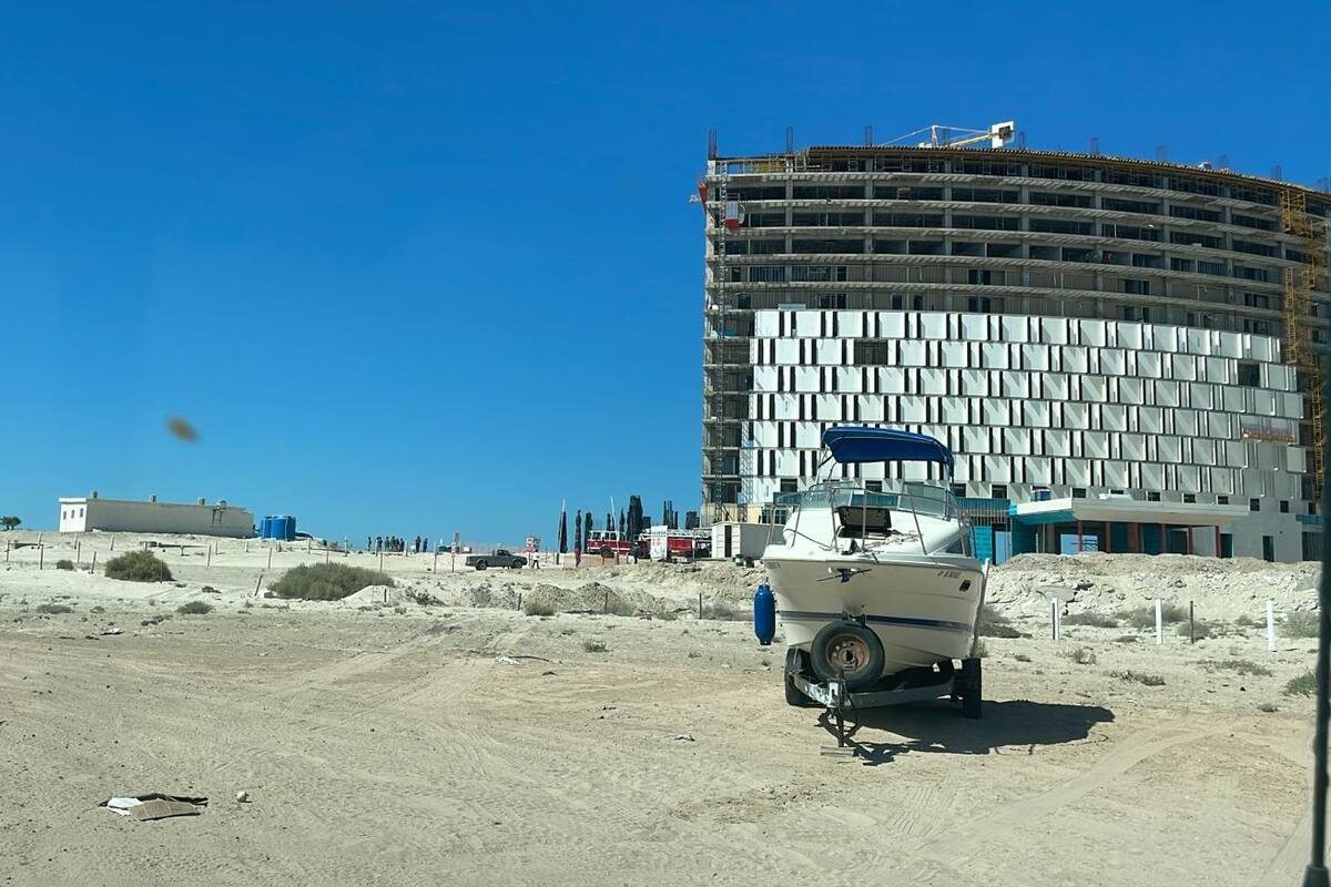 Hombre amaga con tirarse del piso 14 de construcción en Peñasco