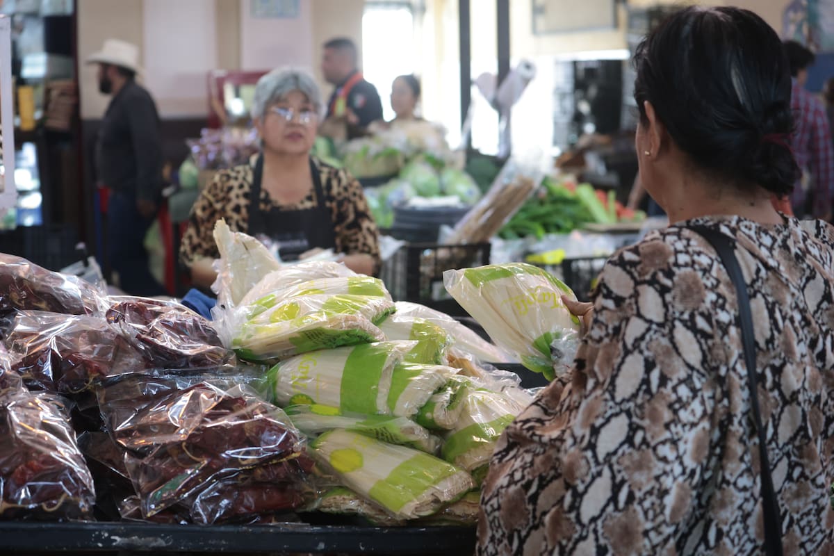 Esperan repunten ventas por cenas de Año Nuevo en el Mercado Municipal de Hermosillo