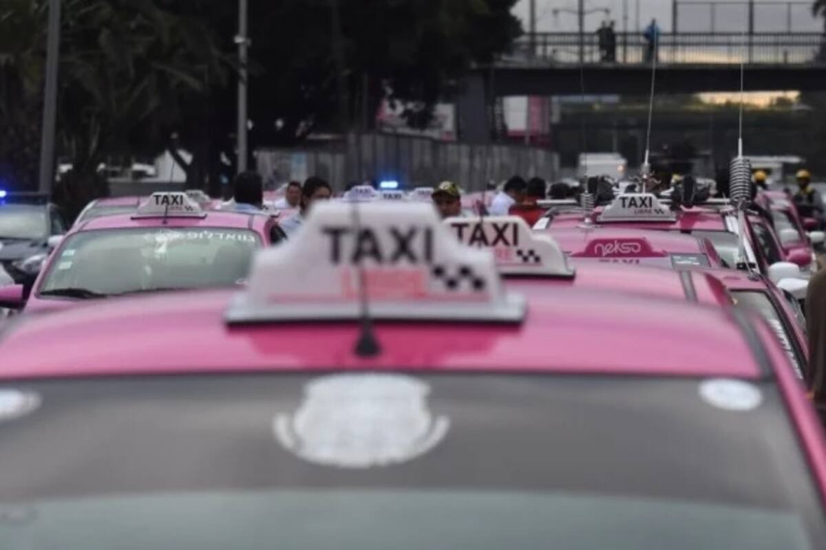 Captan a taxista haciendo el amor en pleno tráfico