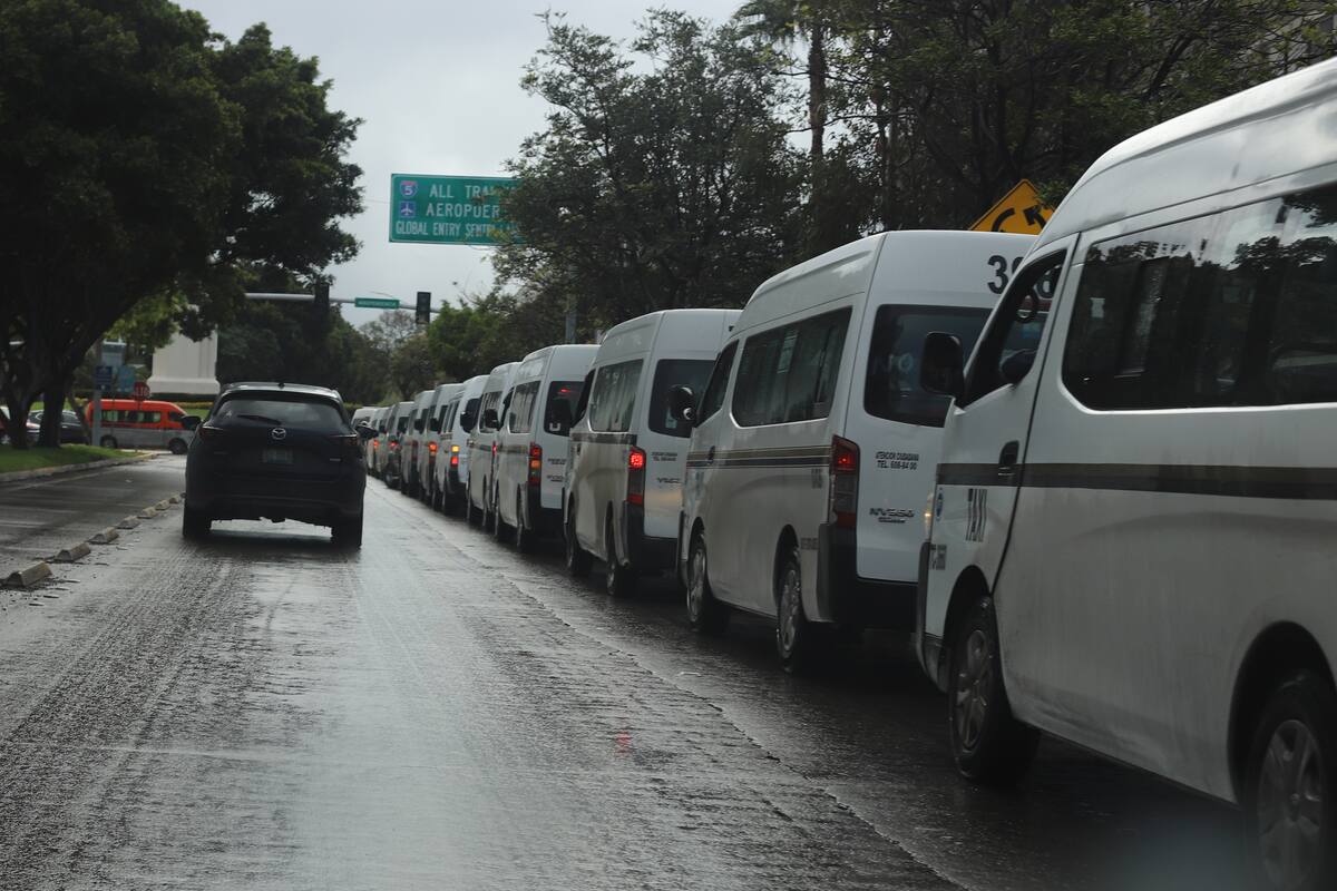 Se manifiestan taxistas ante afecciones por líderes de línea
