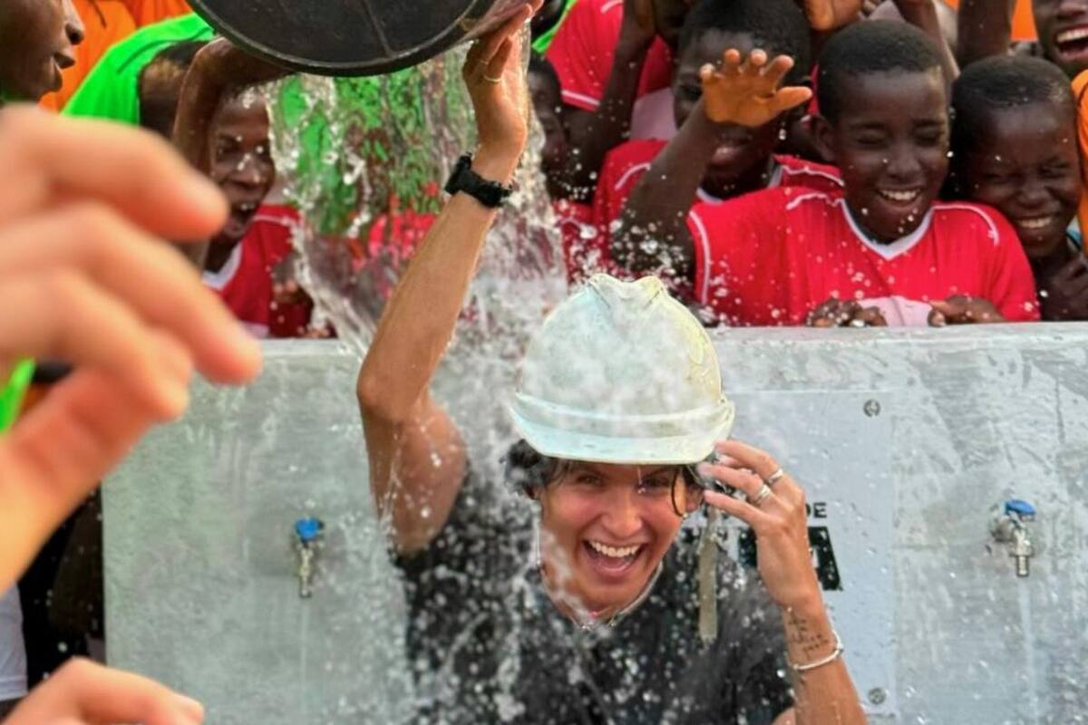 El influencer mexicano, Alexis Omman, construye un pozo de agua en África: “Si un menso como yo pudo, ustedes también.”