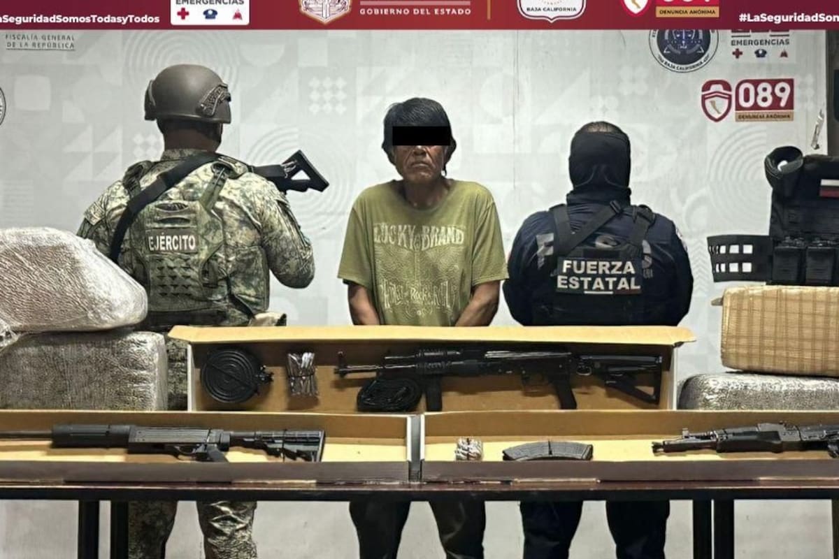 Aseguran arsenal y droga a hombre presuntamente ligado a grupo delictivo