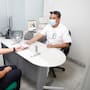 ¿Cuánto gana actualmente un trabajador del IMSS antes del incremento del 8% de los acuerdos con Sheinbaum?