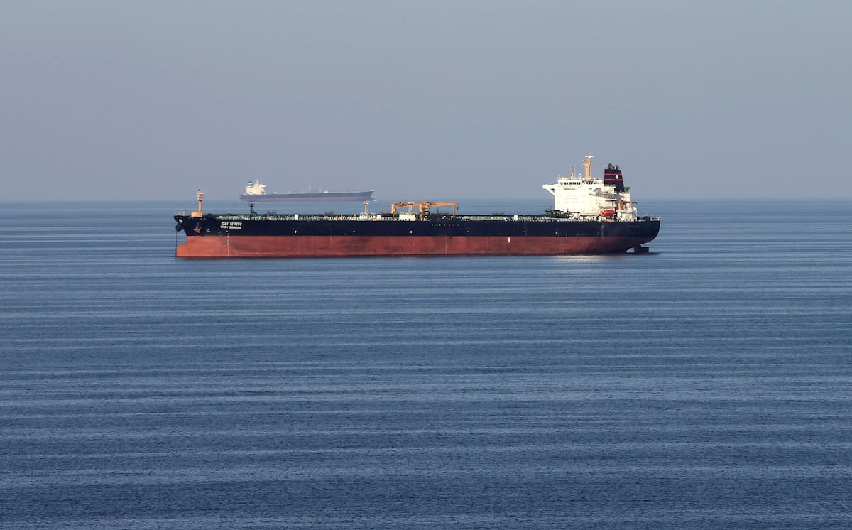 FOTO DE ARCHIVO: Buques petroleros pasan por el Estrecho de Ormuz, 21 de diciembre de 2018. REUTERS/Hamad I Mohammed
