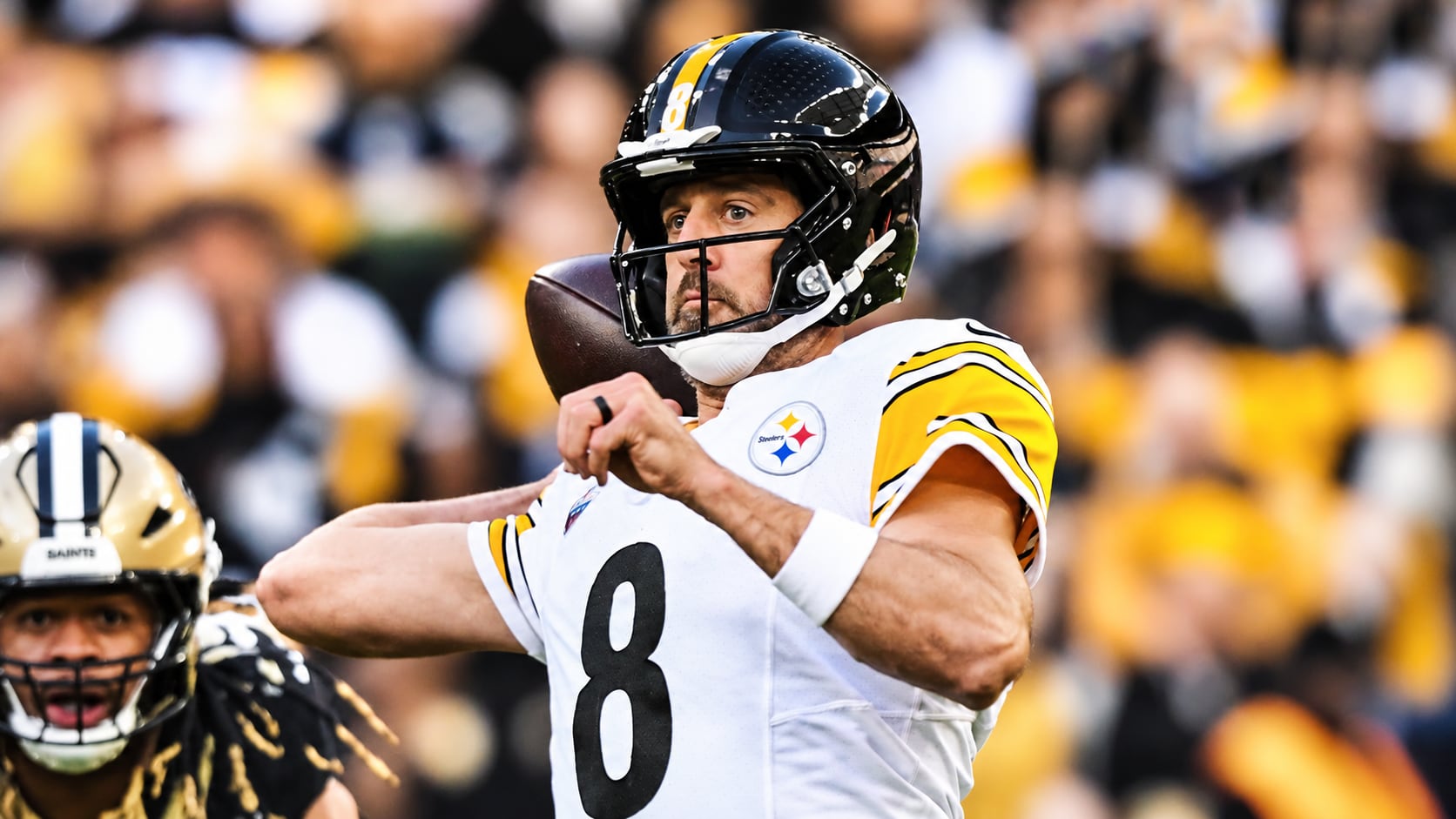 Rodgers supera el récord de Peyton Manning y los Steelers ganan el primer partido de la NFL en París