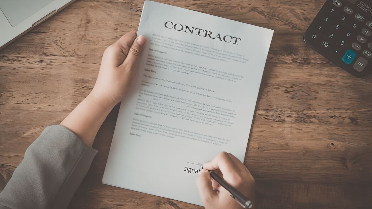 La reforma plantea reducir abusos laborales al obligar a empleadores a formalizar desde el inicio cada contratación.